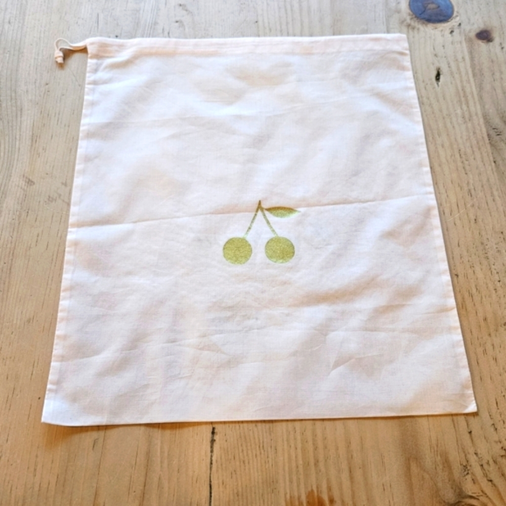 Bonpoint Paris cherry dust/ storage bag